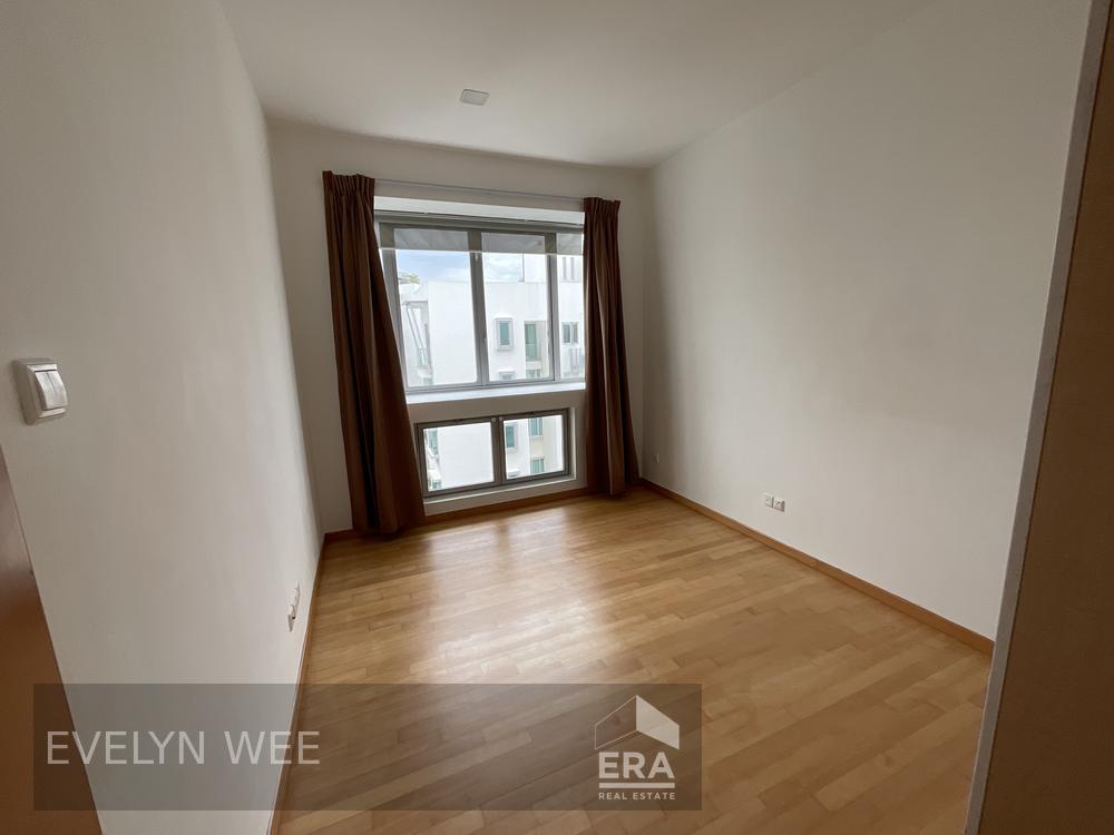 Enjoy the Lifestyle of Waterfront Living , and Enjoy the Convenience.