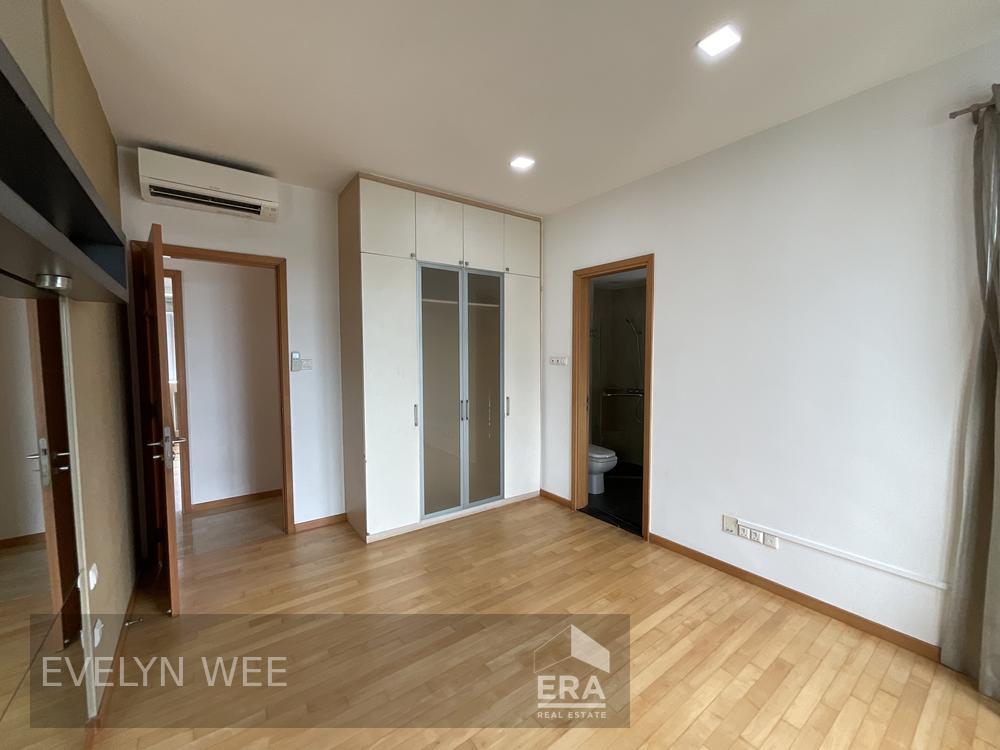 Enjoy the Lifestyle of Waterfront Living , and Enjoy the Convenience.