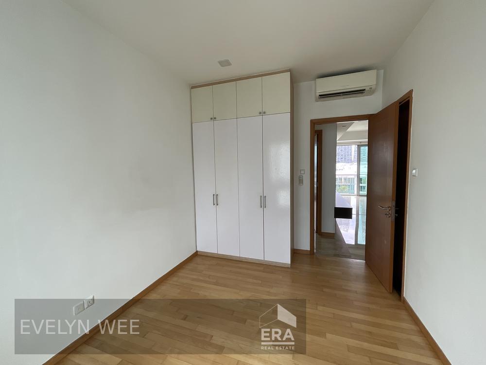 Enjoy the Lifestyle of Waterfront Living , and Enjoy the Convenience.