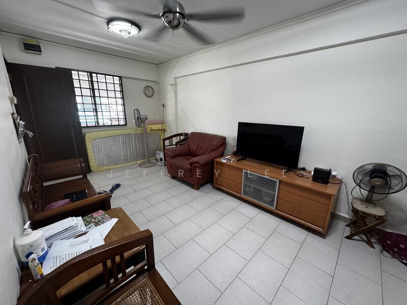 Prop-GPT: HDB Flat: D19 Serangoon 104 Serangoon North Avenue 1