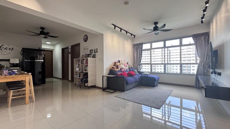Prop-GPT: HDB Apartment: D18 Tampines 875B TAMPINES STREET 86