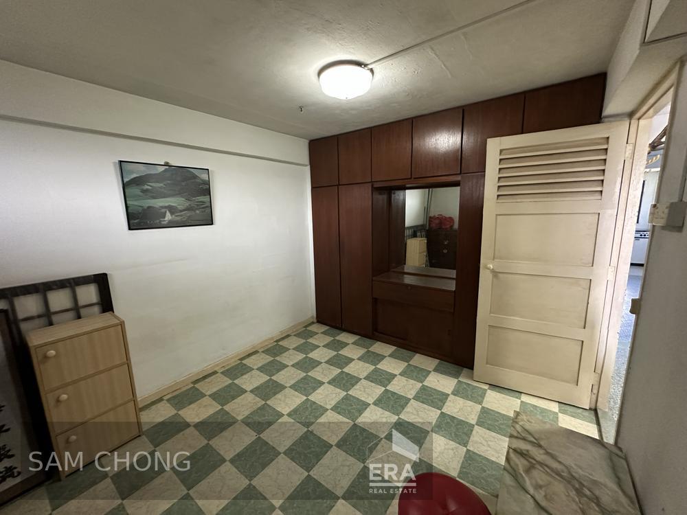 Prop-GPT: HDB - 2 room: D03 Commonwealth Commonwealth Close, Commonwealth, Singapore, D03, 140083: Sgd 355,000