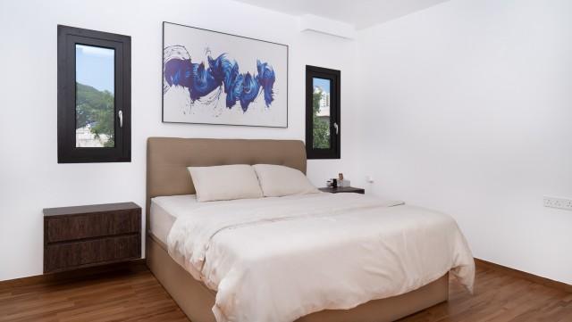 Westlake Gardens Detached House For Sale, $17,500,000, 5 Bed 7 Bath 5,000 sqft $2,160.00 psf