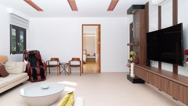 Westlake Gardens Detached House For Sale, $17,500,000, 5 Bed 7 Bath 5,000 sqft $2,160.00 psf