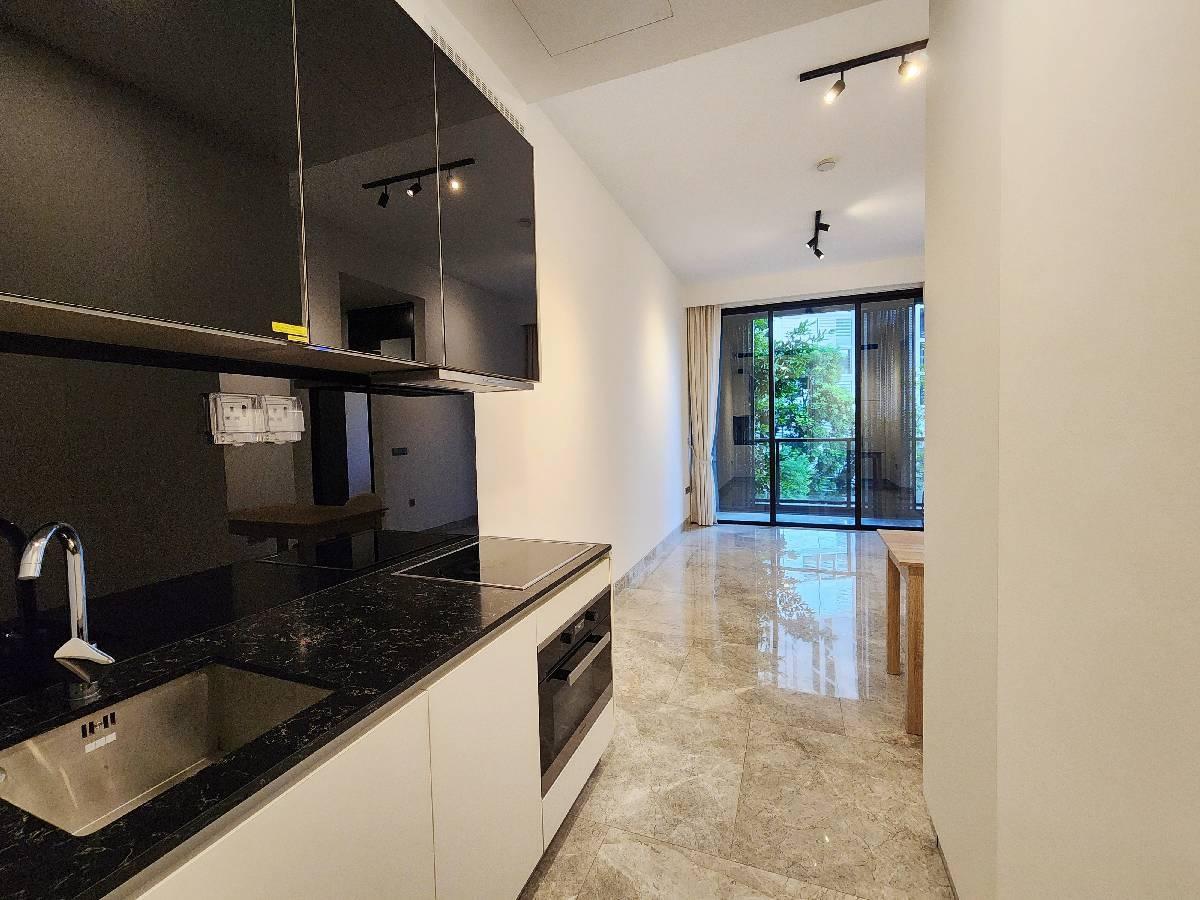 Prop-GPT: Condominium: D09  Martin Modern