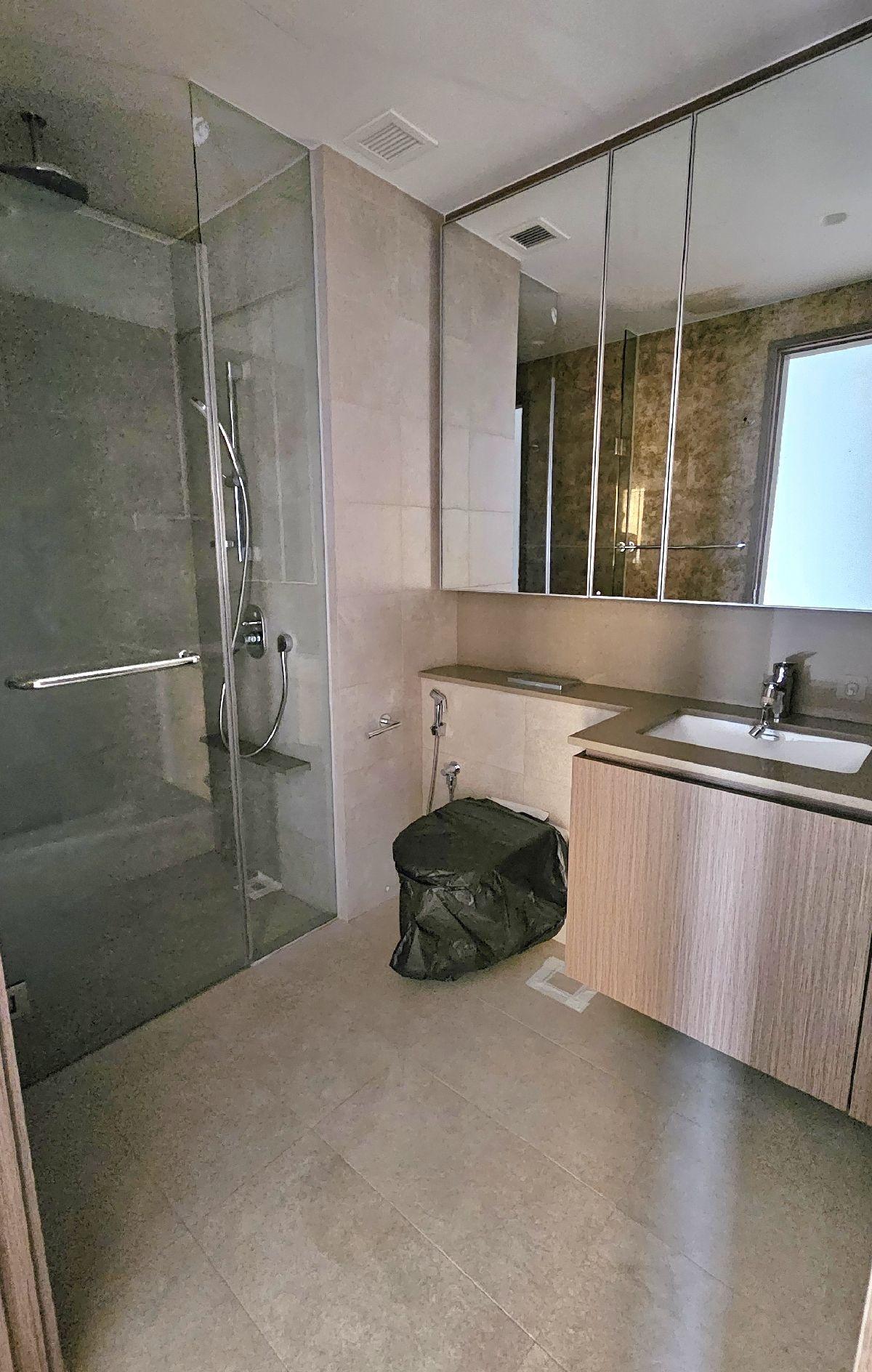 Seaside Residences Condominium For Sale, $1,600,000, 2 Bed 1 Bath 678 sqft $2,360.00 psf