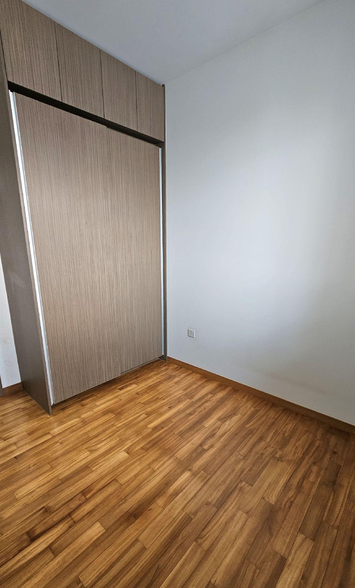 Seaside Residences Condominium For Sale, $1,600,000, 2 Bed 1 Bath 678 sqft $2,360.00 psf