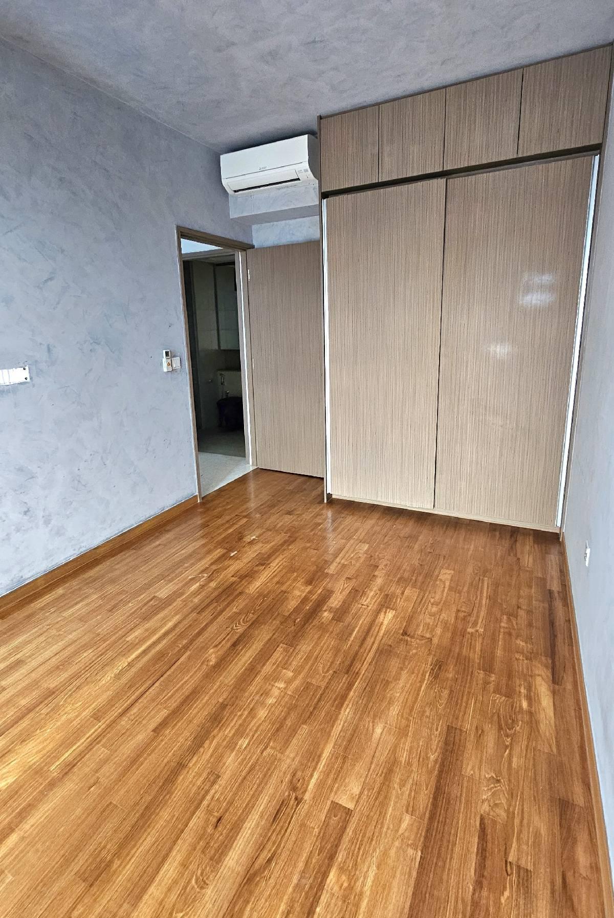 Seaside Residences Condominium For Sale, $1,600,000, 2 Bed 1 Bath 678 sqft $2,360.00 psf