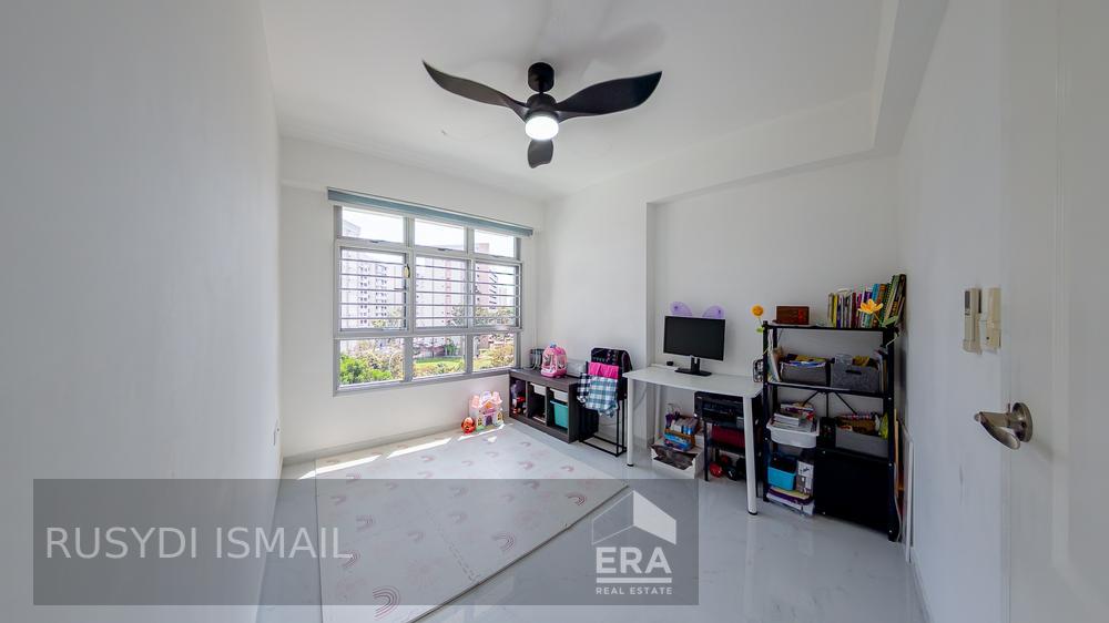 876a 4rm Tampines Ave 8. No Extension. 1km to Poi Ching and St Hildas!