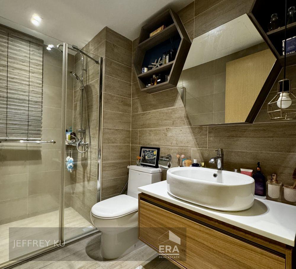 Superb Value! Sea View! Mins to Beach. No West Sun. Move-in Rd