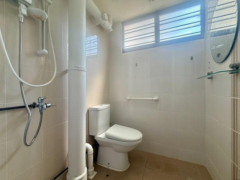 82 Bedok North Road HDB Apartment For Sale, $500,000, 3 Bed 2 Bath 990 sqft $505.00 psf