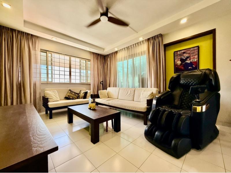 207 Choa Chu Kang Central HDB Apartment For Sale, $899,888, 4 Bed 3 Bath 1,571 sqft $573.00 psf