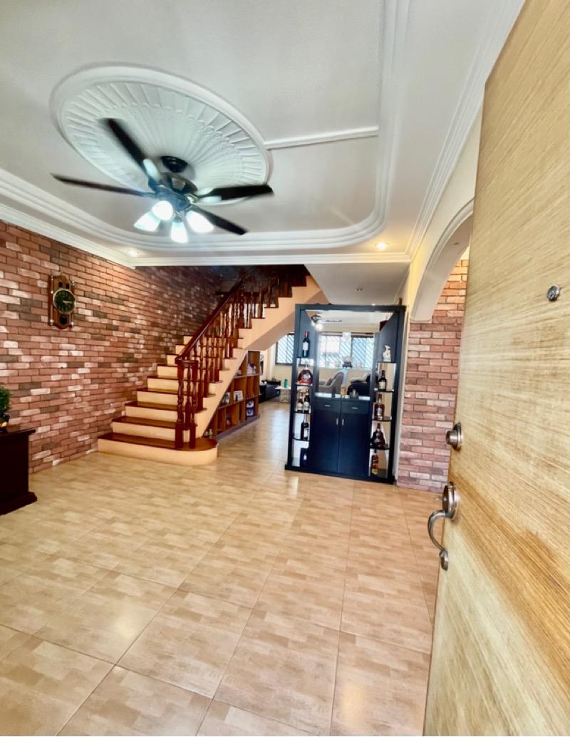 120 Teck Whye Lane HDB Apartment For Sale, $980,000, 4 Bed 3 Bath 1,571 sqft $624.00 psf