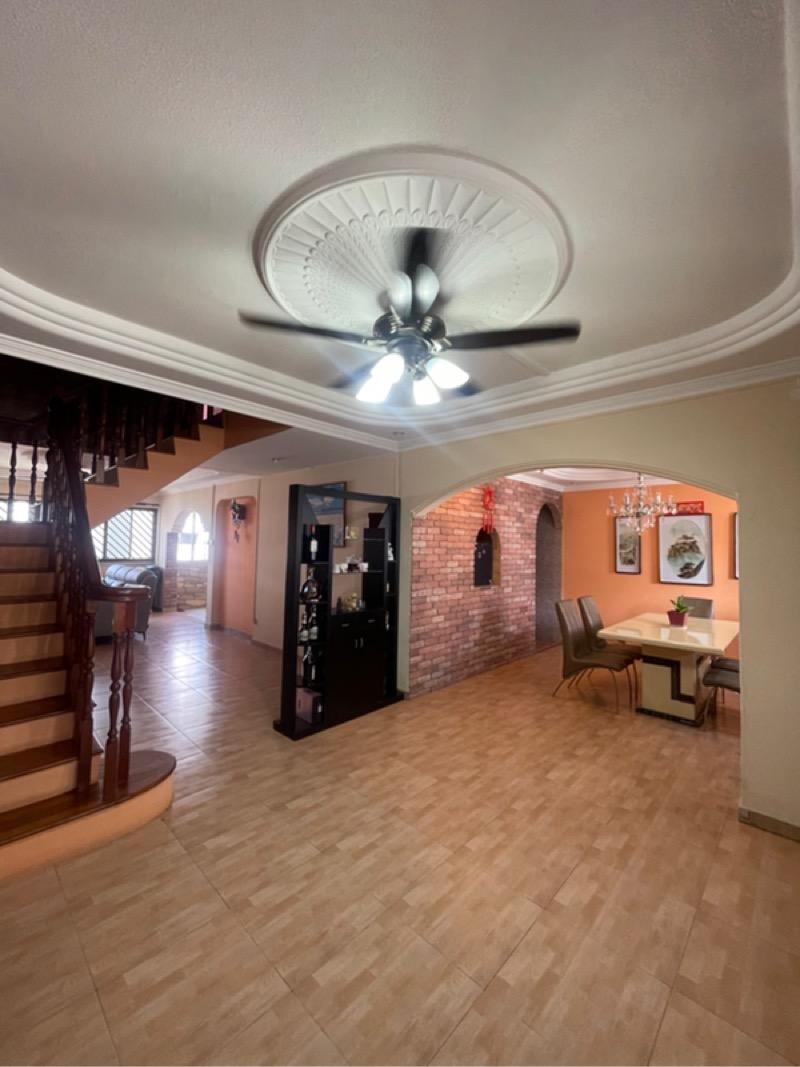 120 Teck Whye Lane HDB Apartment For Sale, $980,000, 4 Bed 3 Bath 1,571 sqft $624.00 psf