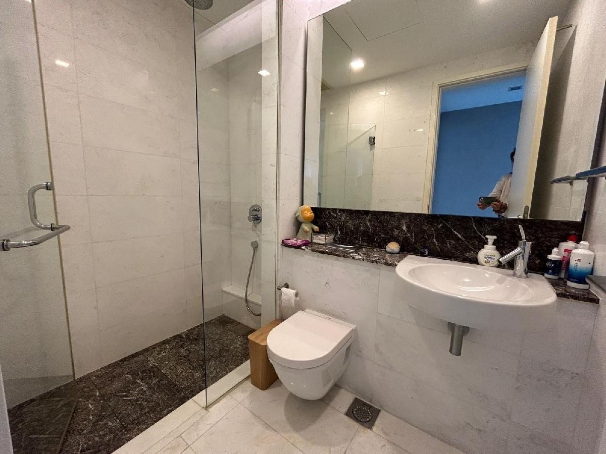 V on Shenton Condominium For Sale, $2,280,000, 2 Bed 2 Bath 883 sqft $2,582.00 psf