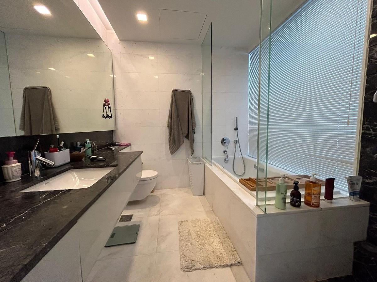 V on Shenton Condominium For Sale, $2,280,000, 2 Bed 2 Bath 883 sqft $2,582.00 psf