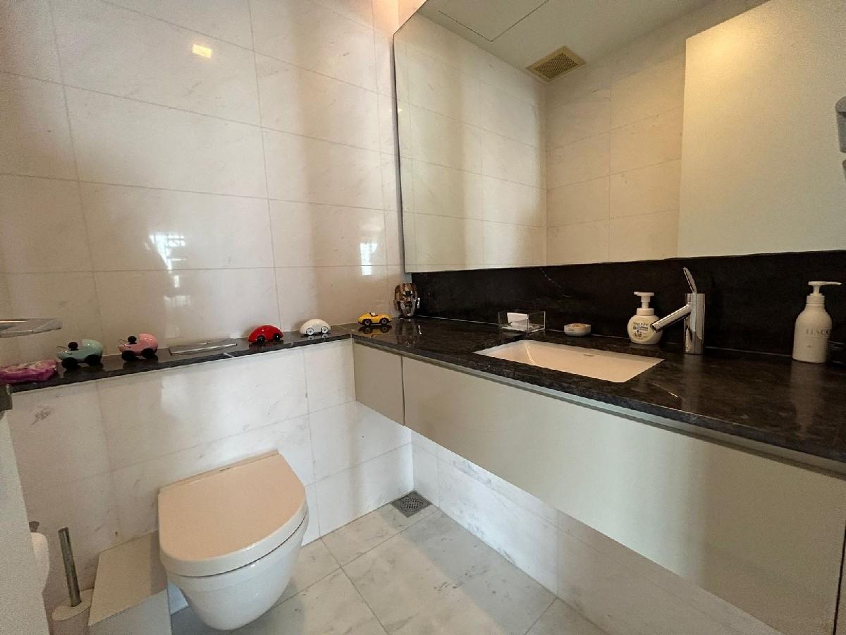 V on Shenton Condominium For Sale, $2,280,000, 2 Bed 2 Bath 883 sqft $2,582.00 psf