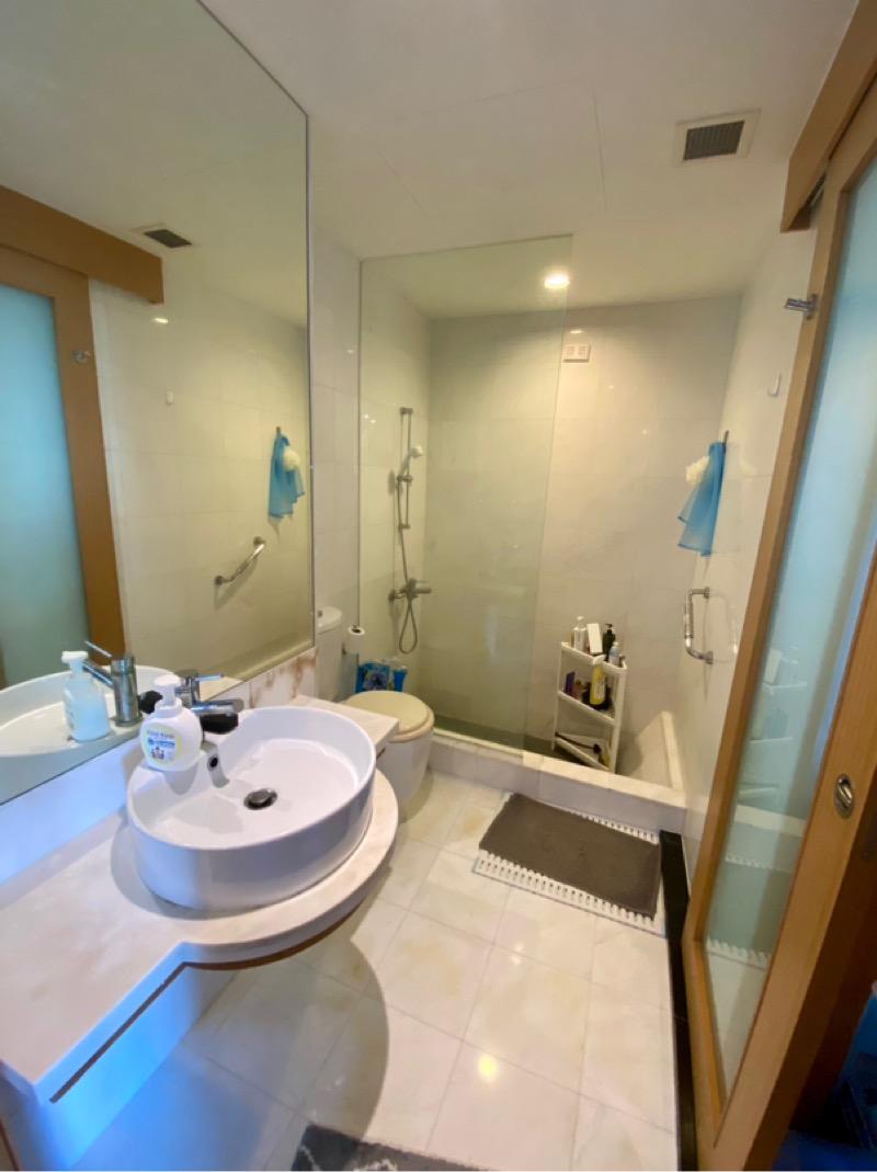 ICON Apartment For Sale, $1,080,000, 1 Bed 1 Bath 560 sqft $1,929.00 psf