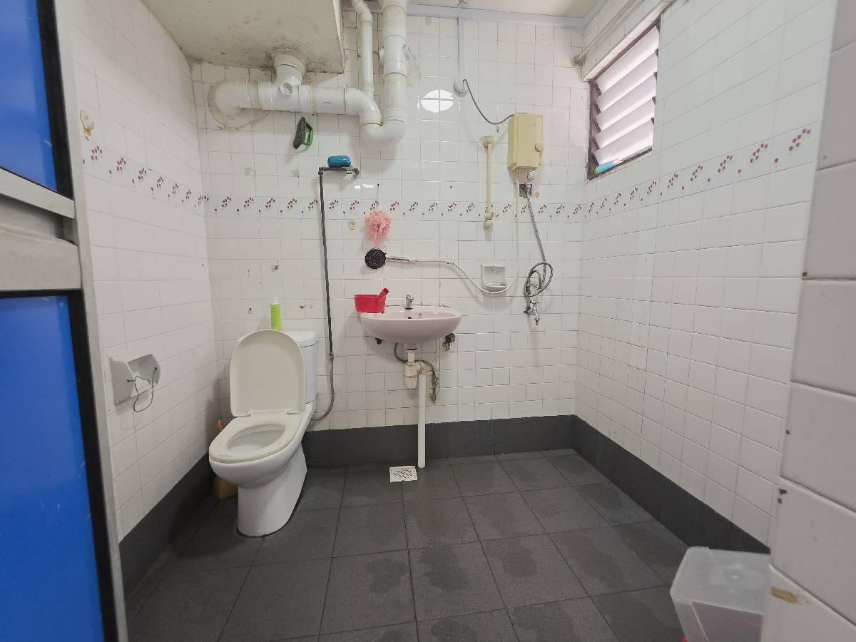 105 Spottiswoode Park Road Apartment For Sale, $1,380,000, 3 Bed 2 Bath 1,335 sqft $1,034.00 psf