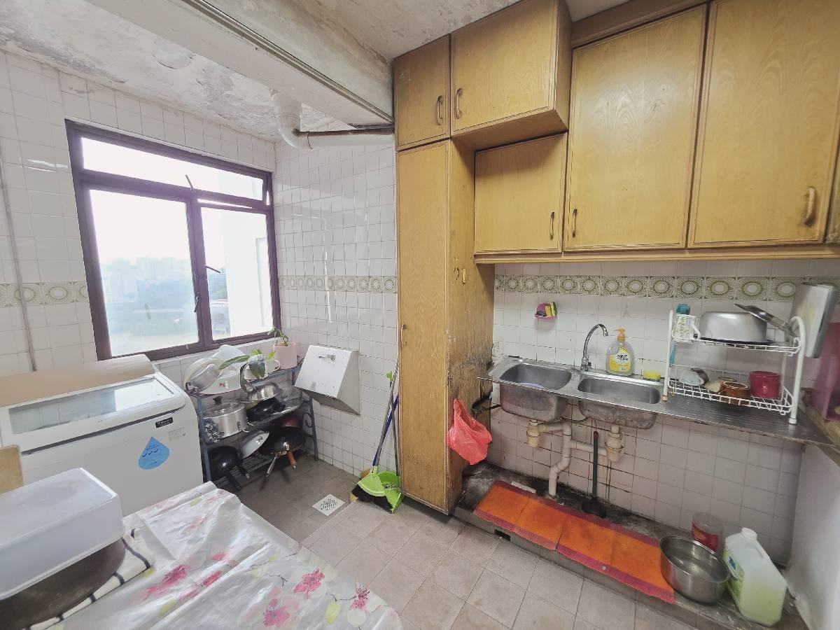 105 Spottiswoode Park Road Apartment For Sale, $1,380,000, 3 Bed 2 Bath 1,335 sqft $1,034.00 psf