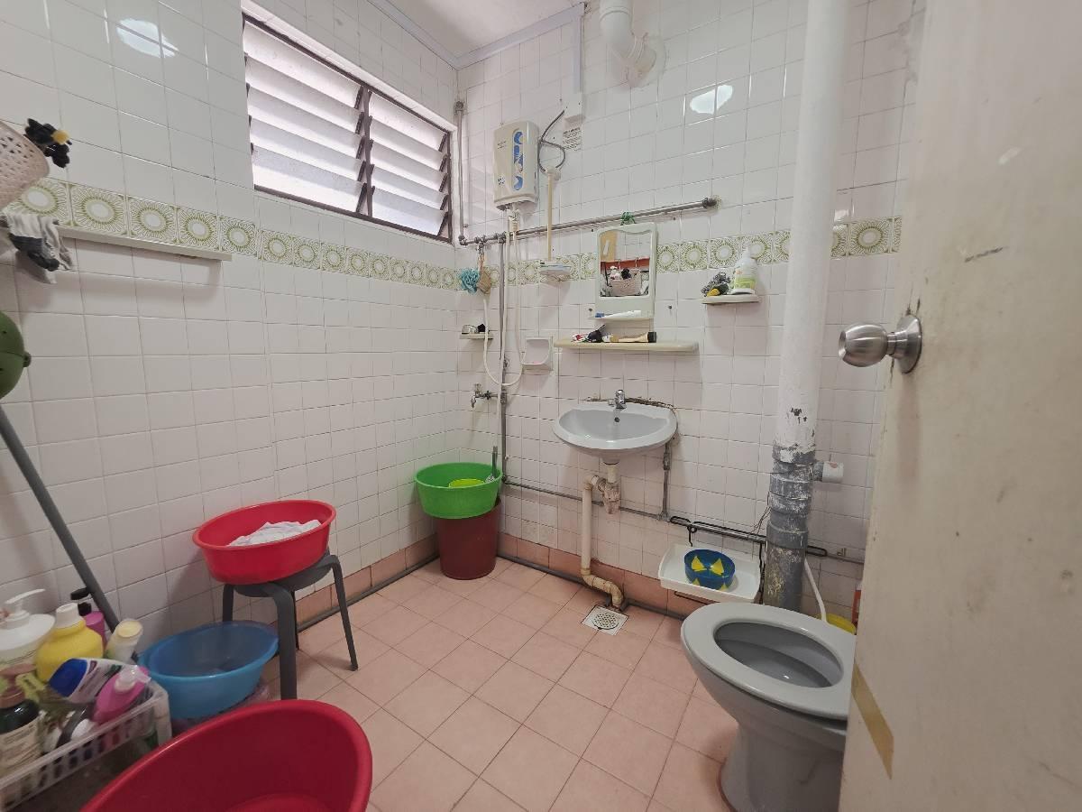 105 Spottiswoode Park Road Apartment For Sale, $1,380,000, 3 Bed 2 Bath 1,335 sqft $1,034.00 psf