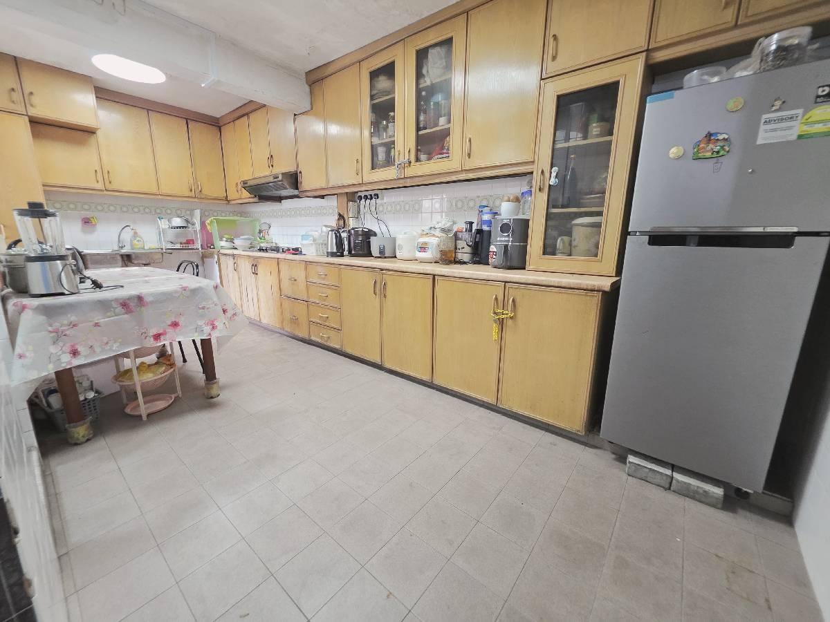 105 Spottiswoode Park Road Apartment For Sale, $1,380,000, 3 Bed 2 Bath 1,335 sqft $1,034.00 psf