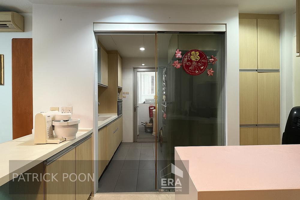 Freehold High Floor 4 Bedroom Pool View