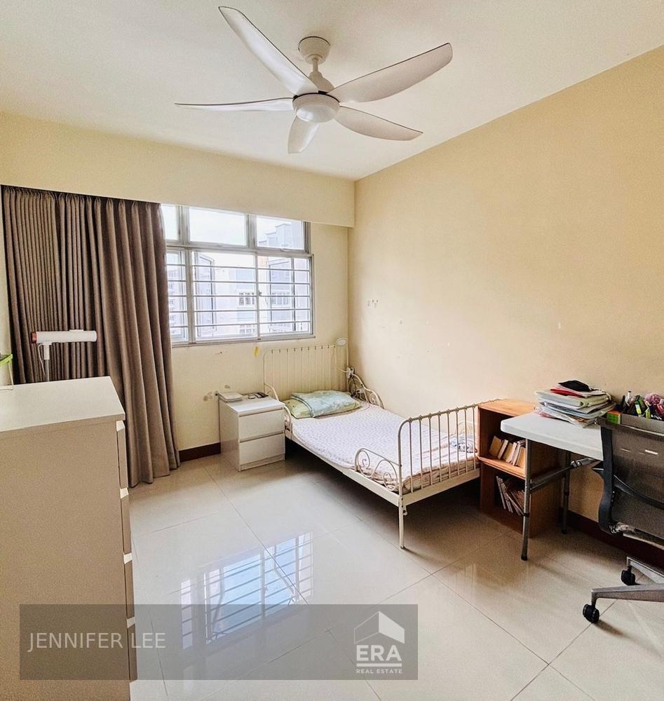 Rare High Floor Unit, With No Extension! HDB - 3 room | D18 Tampines | Prop-GPT the AI-Powered Property Guru