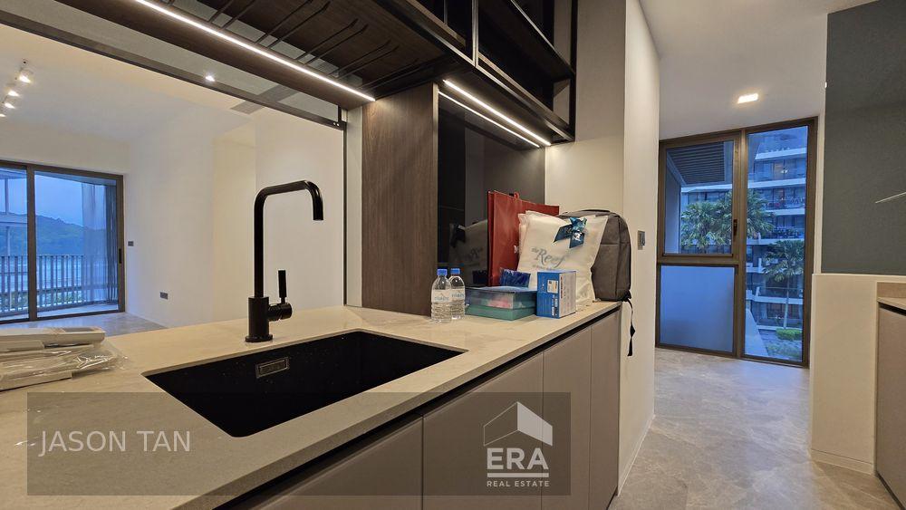 Beautiful Sea View 3bedrm Sell Vacant