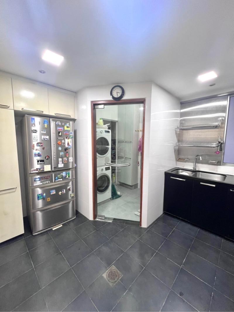 The Bayshore Condominium For Sale, $2,100,000, 4 Bed 3 Bath 1,432 sqft $1,466.00 psf