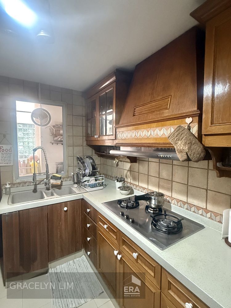 Rare Spacious Unit Well Maintained View to Appreciate