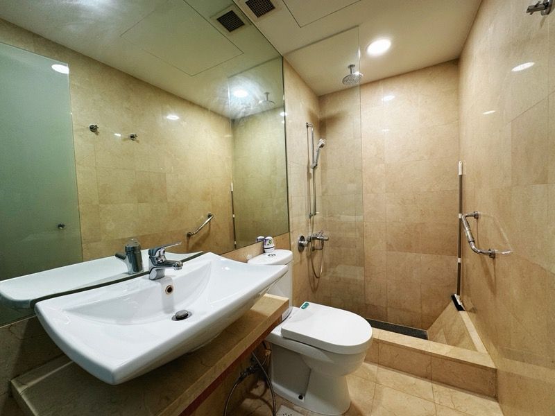 Icon Apartment For Sale, $1,199,990, 1 Bed 1 Bath 689 sqft $1,742.00 psf