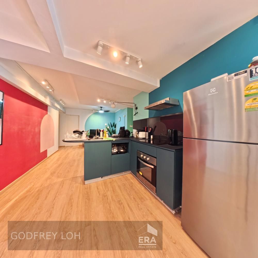 Prime Location, Right Above the Mall! Well Priced!