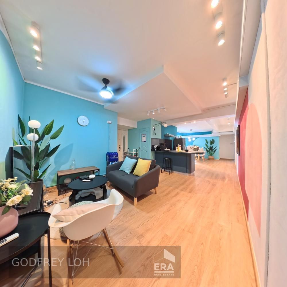 Prime Location, Right Above the Mall! Well Priced!