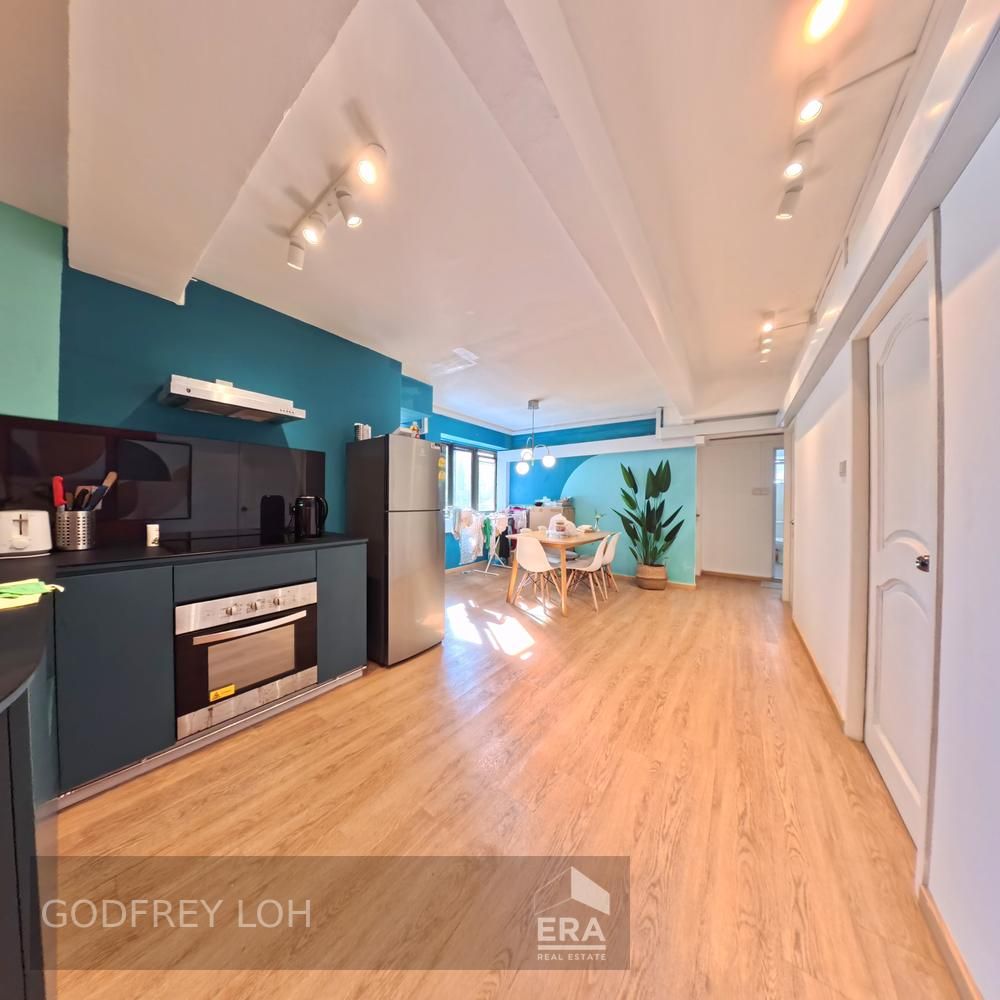 Prime Location, Right Above the Mall! Well Priced!