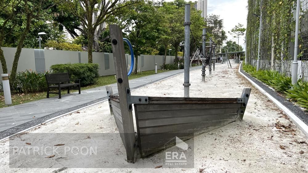 Freehold High Floor 4 Bedroom Pool View