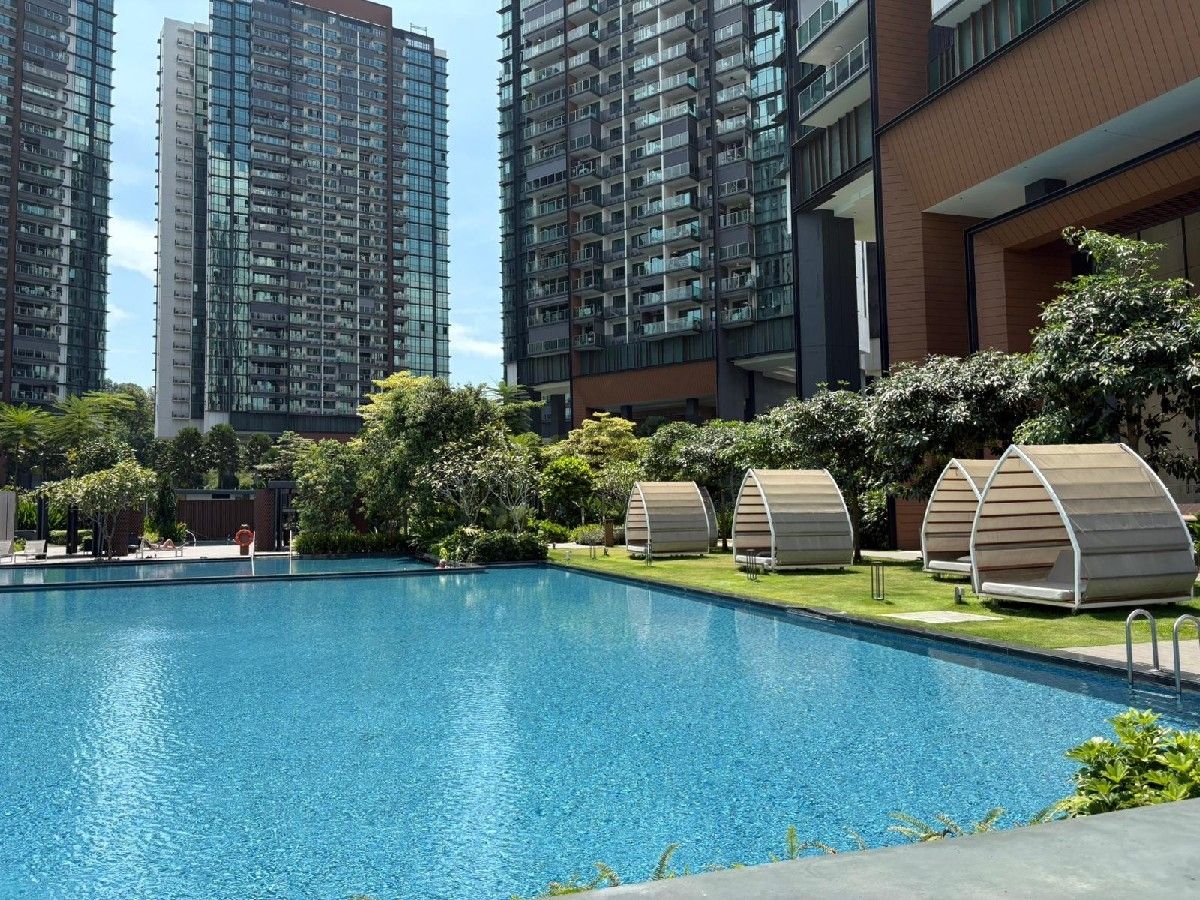 Normanton Park Condominium For Sale, $1,338,000, 2 Bed 1 Bath 657 sqft $2,037.00 psf