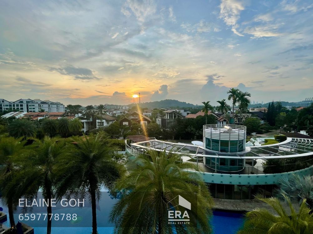 3 Room 3 Bath Reno Kitchen No Road and Pool Noise Off Balcony Seaview!