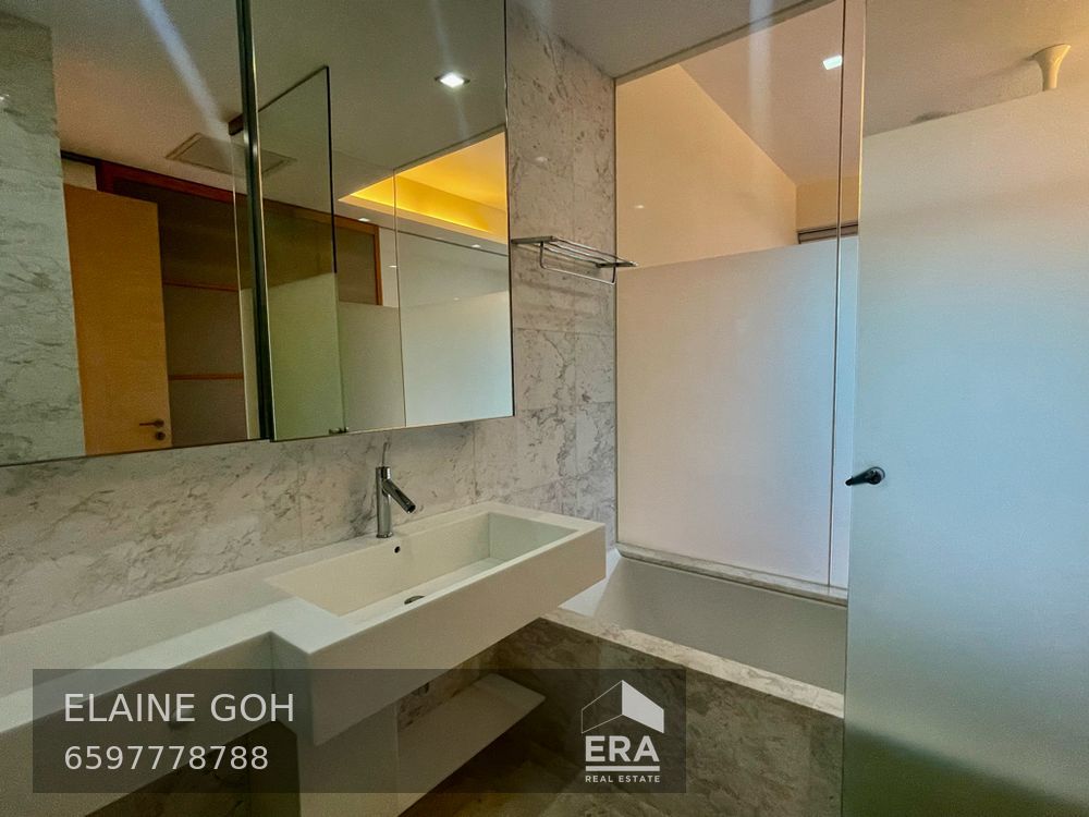 3 Room 3 Bath Reno Kitchen No Road and Pool Noise Off Balcony Seaview!