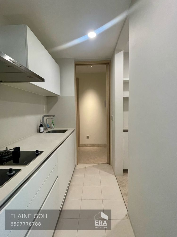 3 Room 3 Bath Reno Kitchen No Road and Pool Noise Off Balcony Seaview!