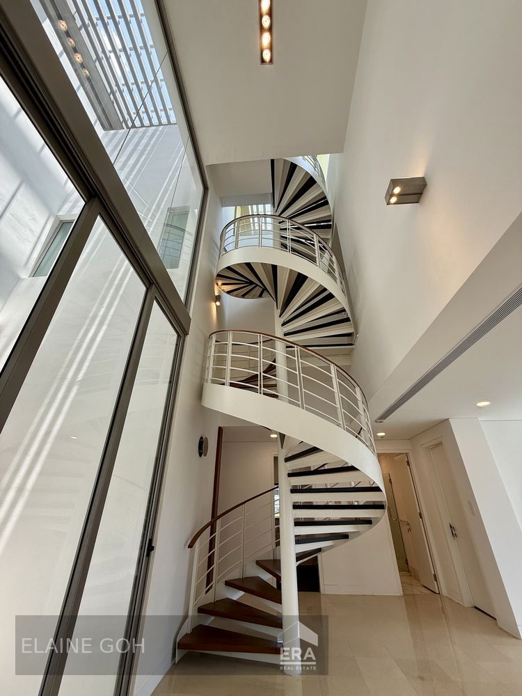 Freehold 3 Room Penthouse Triplex Balcony & Roof 1 Km River Valley Pri