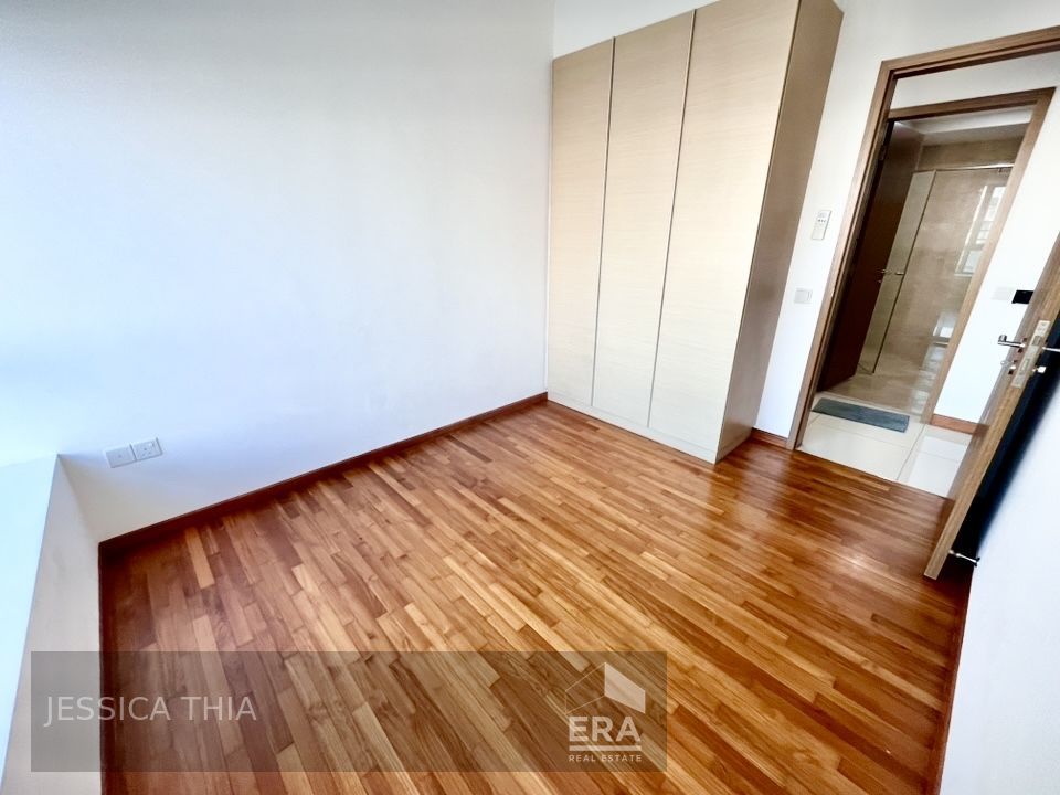 Waterfront Waves, Generous 2 Rms, Balcony, 1 Household Shelter, Mrt