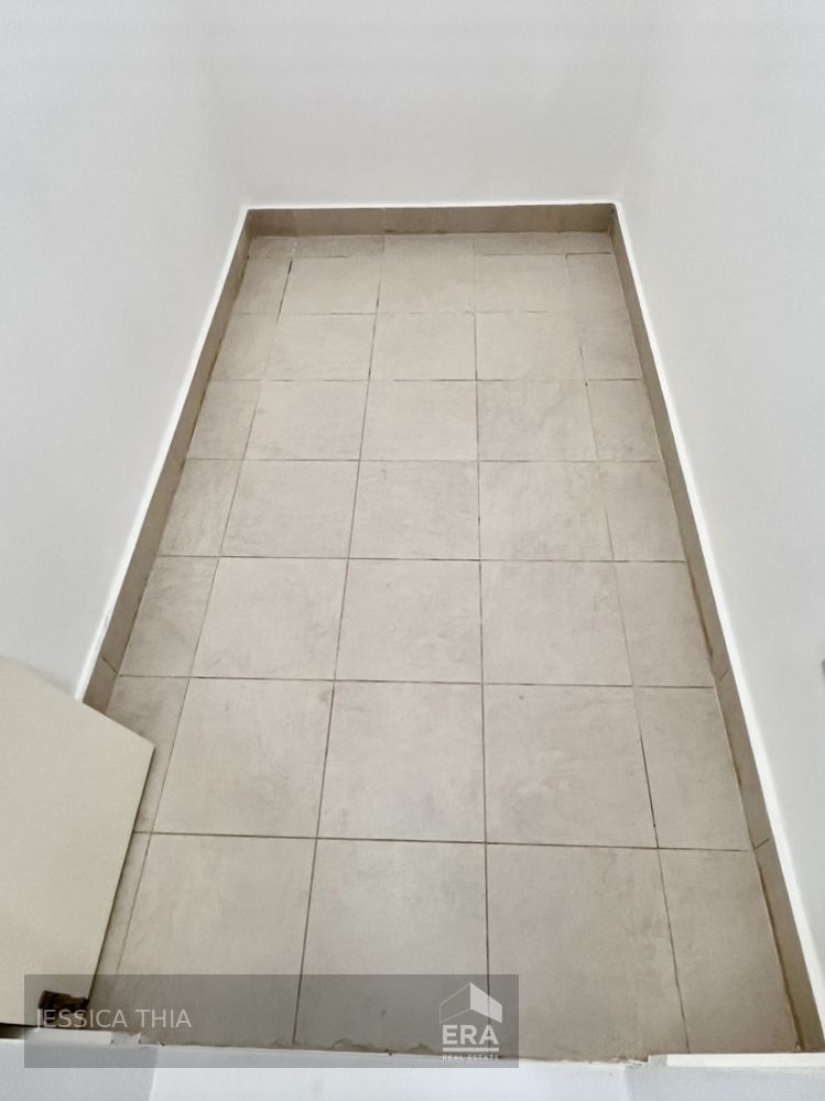 Waterfront Waves, Generous 2 Rms, Balcony, 1 Household Shelter, Mrt