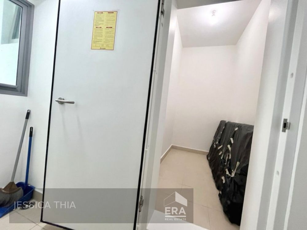 Waterfront Waves, Generous 2 Rms, Balcony, 1 Household Shelter, Mrt