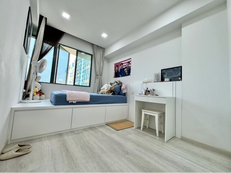 Palm Gardens Condominium For Sale, $1,300,000, 3 Bed 3 Bath 1,206 sqft $1,078.00 psf