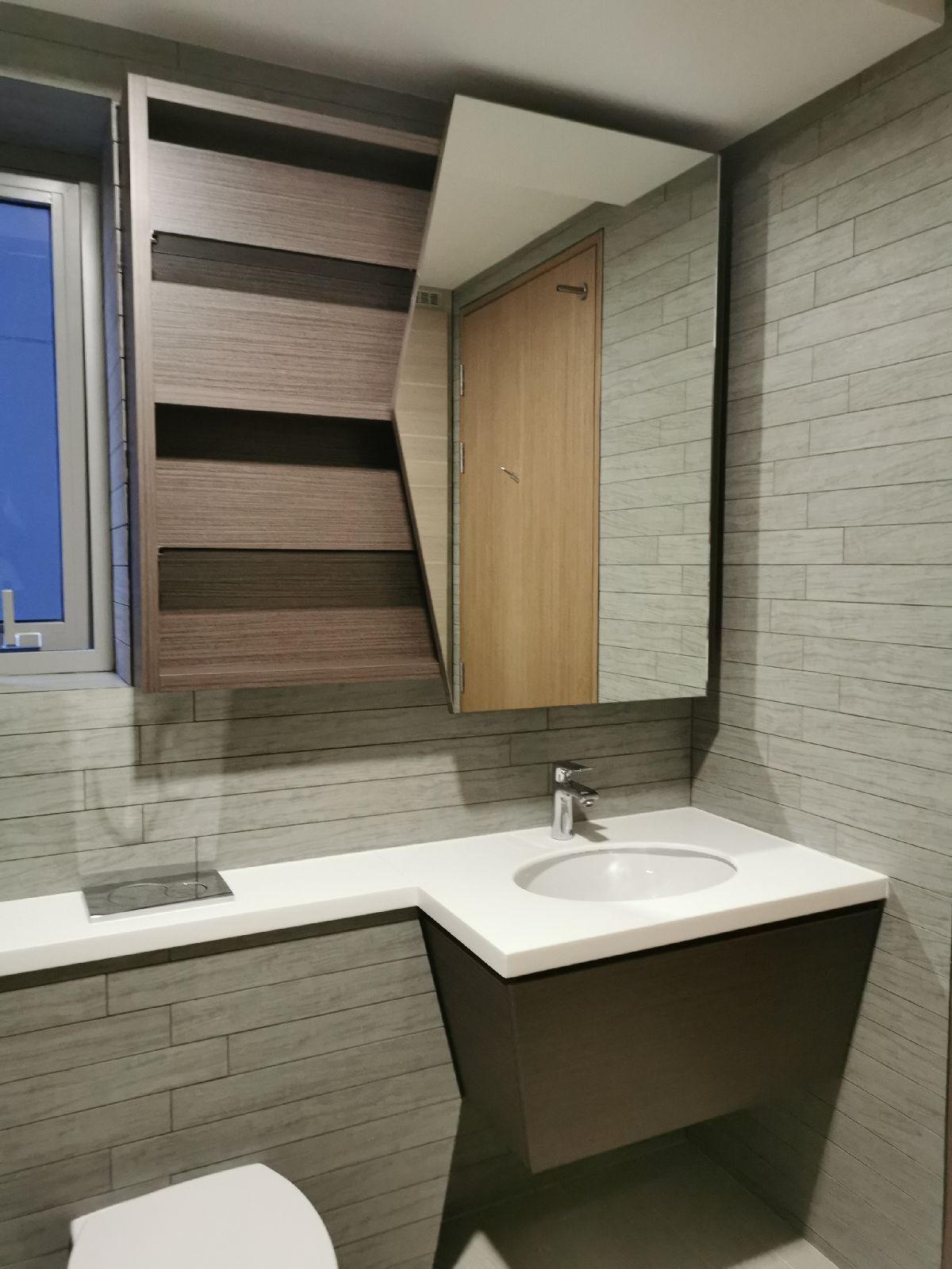 V on Shenton Apartment For Sale, $1,380,000, 2 Bed 1 Bath 689 sqft $2,003.00 psf