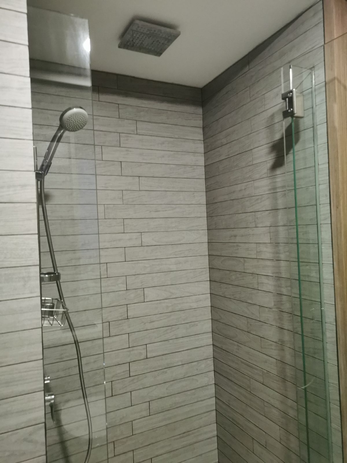 V on Shenton Apartment For Sale, $1,380,000, 2 Bed 1 Bath 689 sqft $2,003.00 psf