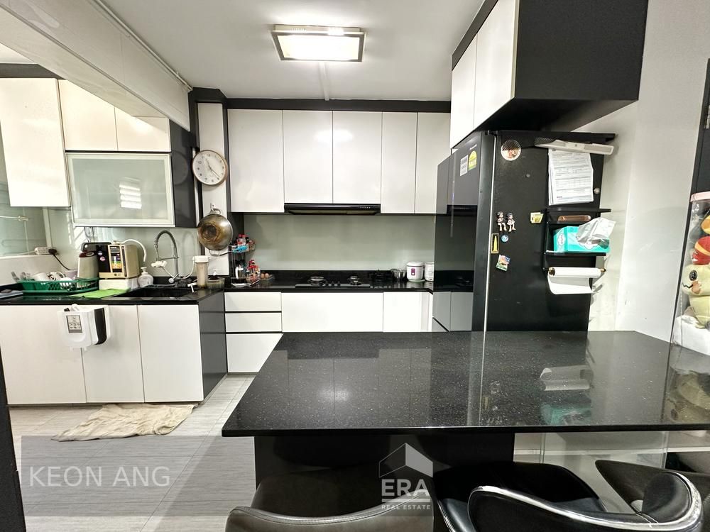 High Floor, Good Corridor Space, Bright and Windy, Great Location