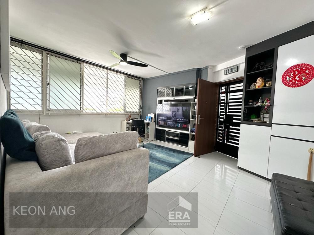 High Floor, Good Corridor Space, Bright and Windy, Great Location