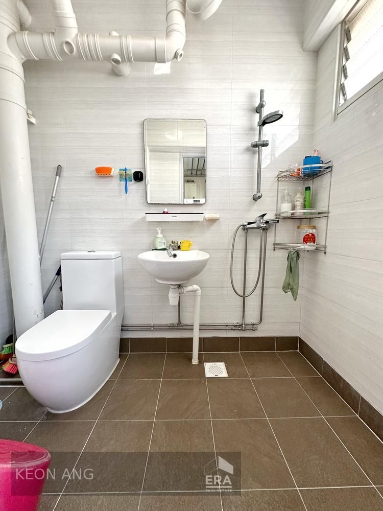 High Floor, Good Corridor Space, Bright and Windy, Great Location